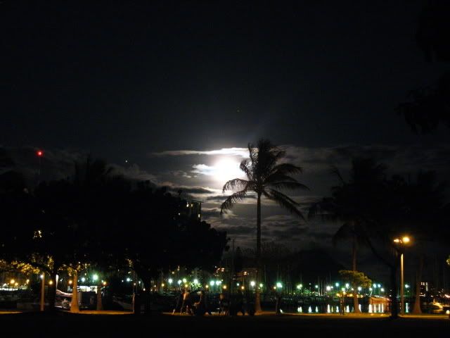 [Image: Moon_Over_Ala_Moana.jpg]