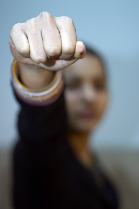 IMAGE: http://img.photobucket.com/albums/0903/sunny/NIFTY50/davi_fist.jpg