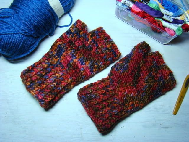 fingerless gloves sewing pattern. easy peasy fingerless gloves