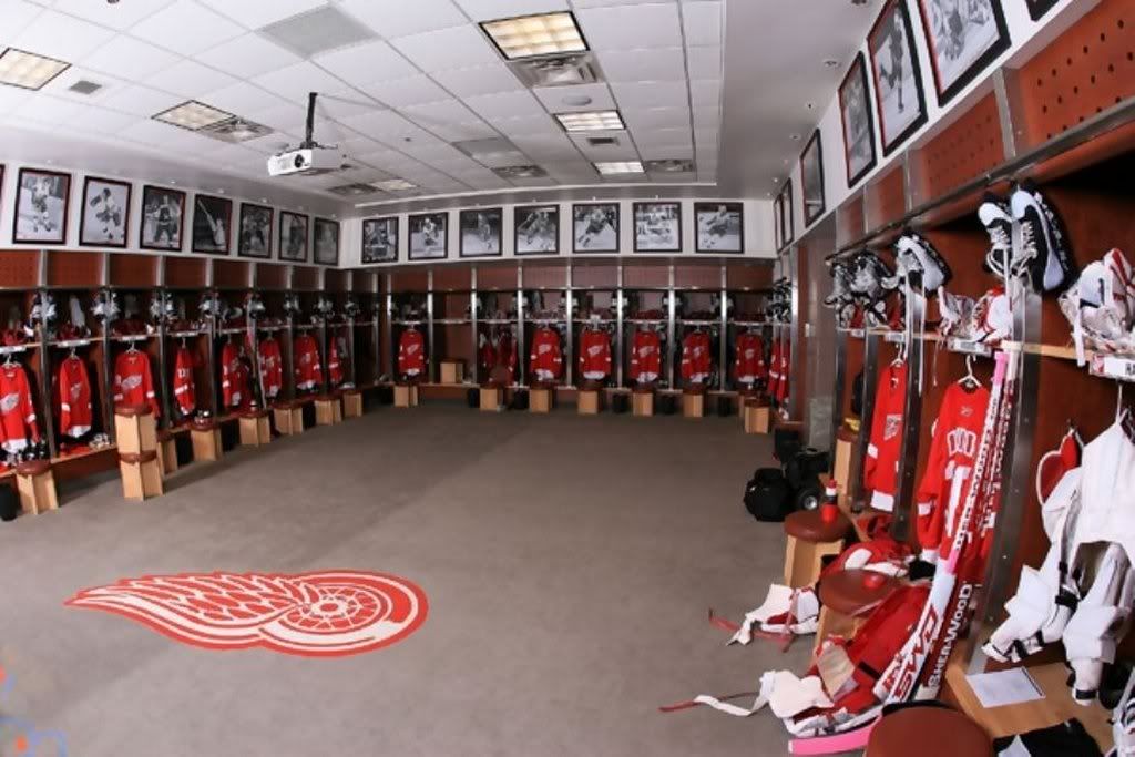 REDWINGSLOCKERROOM0001-1.jpg