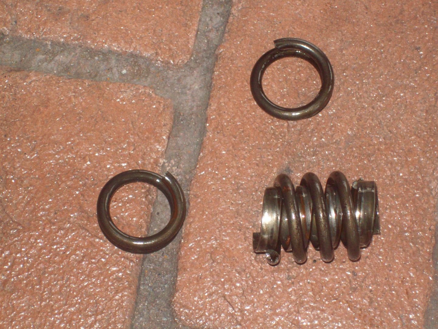 How do I fix a broken valve spring SBC ? The H.A.M.B.