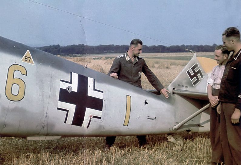 Bf-109E-Y6I-of-unknown-France-1940-01_zp