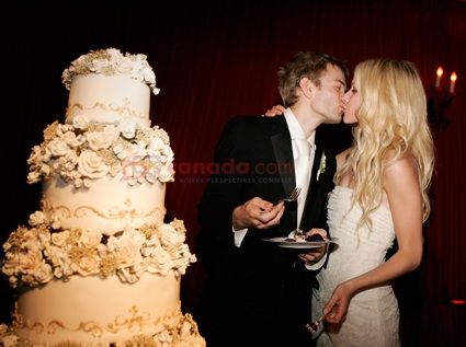 tom cruise and katie holmes wedding. katie holmes wedding cake. Tom