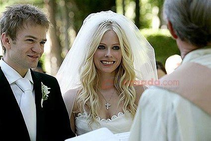 Official pictures of Avril Lavigne's wedding including the reception