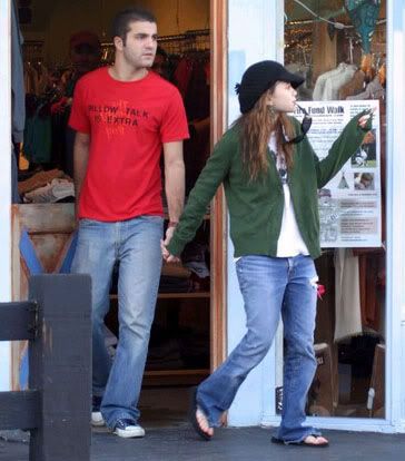 Katzenberg and Olsen leaving a store. Olsen is leading Katzenberg by the hand