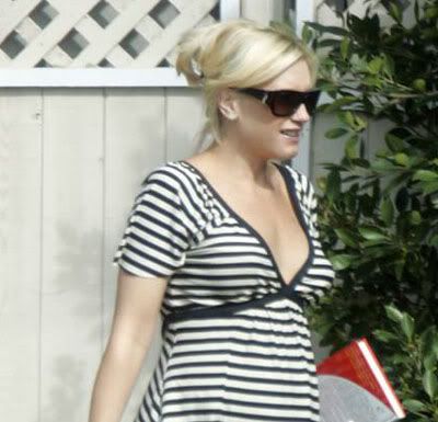 Gwen Stefani pregnant wearing sunglasses and a baggy striped shirt