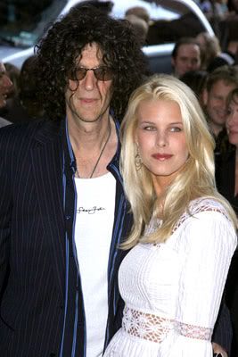 Cele bitchy Howard Stern wears a wig