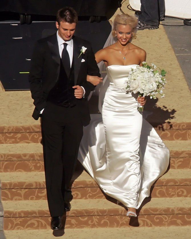 jessica alba wedding dress. Jessica Alba in a wedding gown