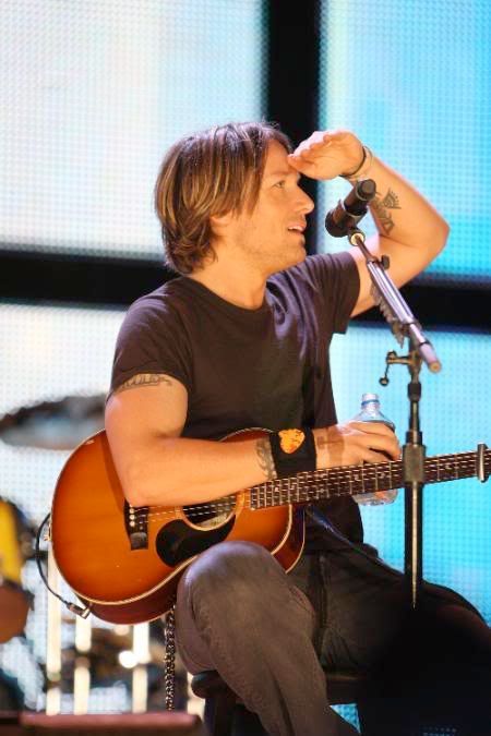 Before she gave birth to daughter Sunday Rose, Keith Urban honored wife 