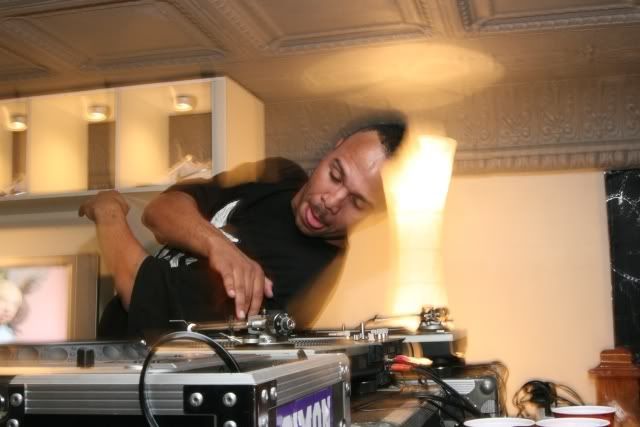 IMAGE: http://img.photobucket.com/albums/v103/lspinoy/22.jpg