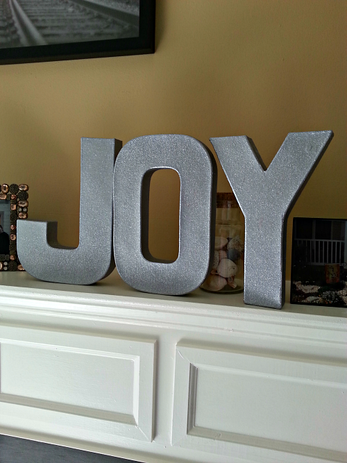 DIY Christmas Decorations: Joy Glitter Display!