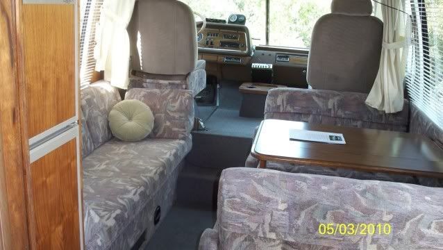 http://img.photobucket.com/albums/v105/Superglider/GMC%20Motorhome/100_0432.jpg