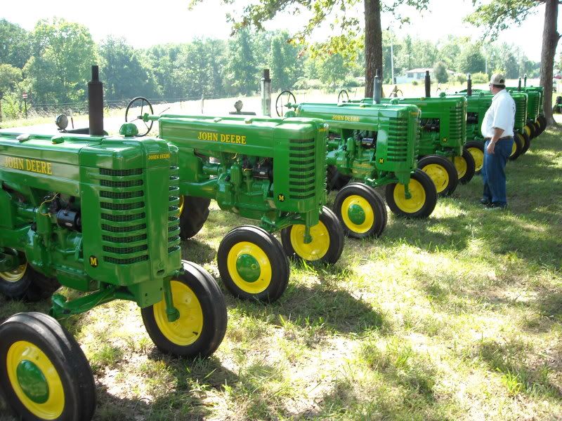 What I saw today, Collinwood Tn. (... Yesterday's Tractors