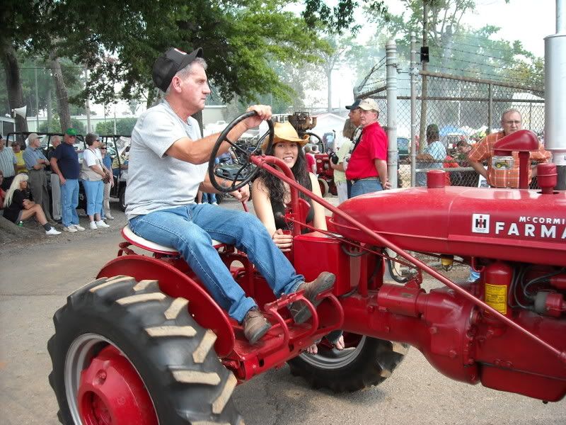 What I saw in Lawrenceburg Tn. Yesterday's Tractors