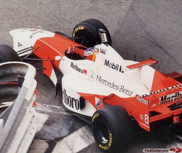 1996_-_D_Coulthard_Schumacher_s_hel.jpg