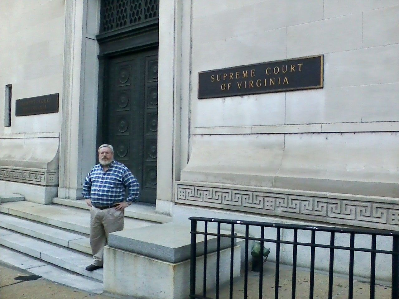 The day before, we took a little walk around Commonwealth Park, and Hubby posed on the steps of the court building. 
