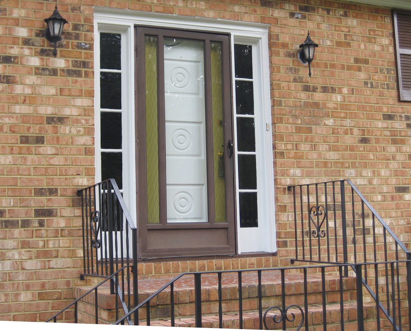 The front door is reflective of a Mid-Century house, and yet this house was built in 1976. Everything about this house is in perfect order.