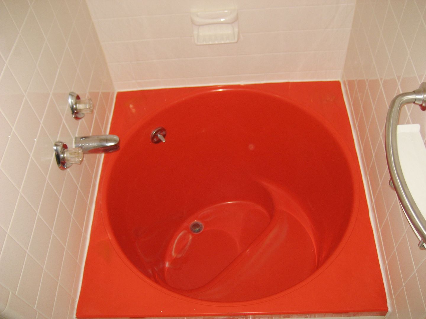 Ive owned this house for four hours (as of October 10th) and I can hardly wait to give this massive tub a test drive. It looks purely delightful.
