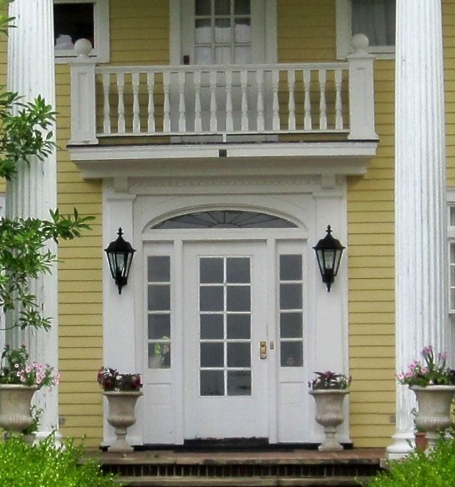 The trim around the Magnolias front door should look like this. 