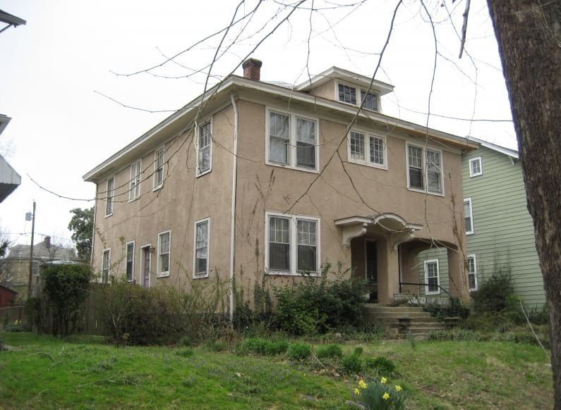 When I spotted this house, I had Molly go forward, and backward, and forward and backward, as I struggled to eyeball the many details. She was a wonderful chaffeur and as I recall, we circled the block many times until I was satisfied with my many pictures.