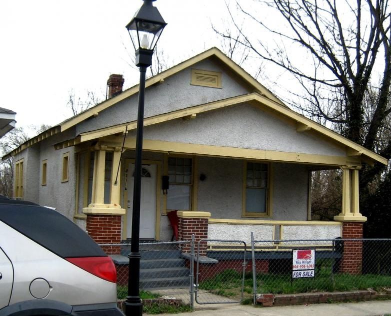 Im not sure which trip it was when I first spotted this house, but it was a very popular model for Harris Brothers.
