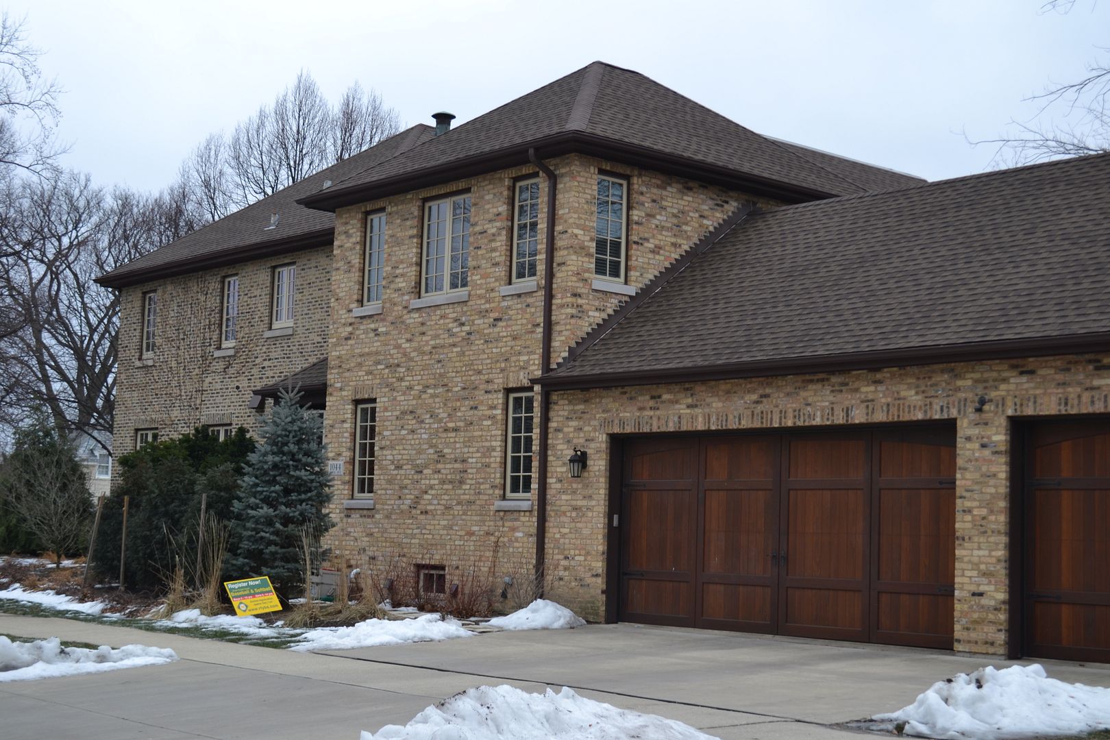 According to Zillow, the house has 6,900 square feet