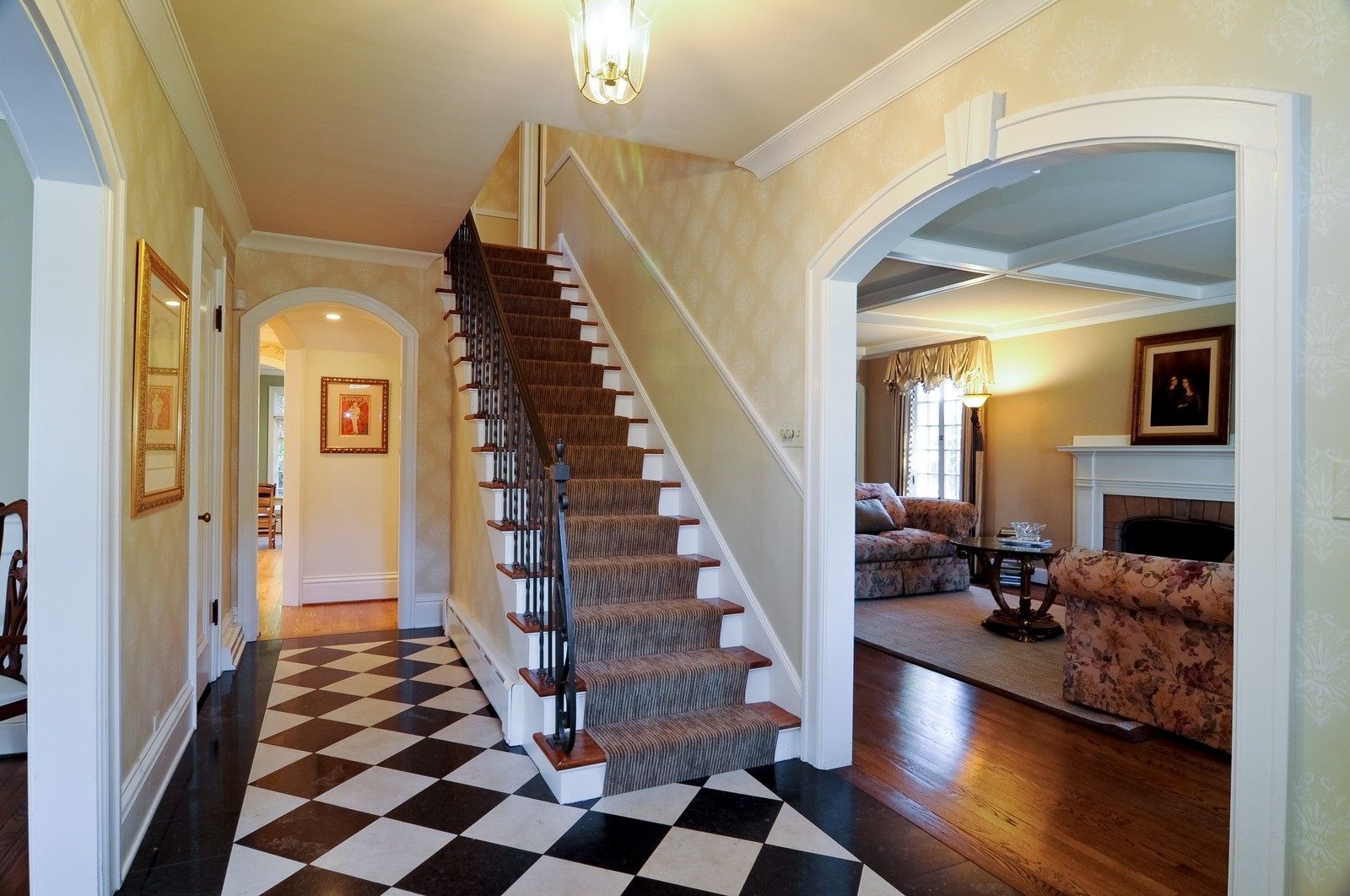 The entry foyer is stunning!