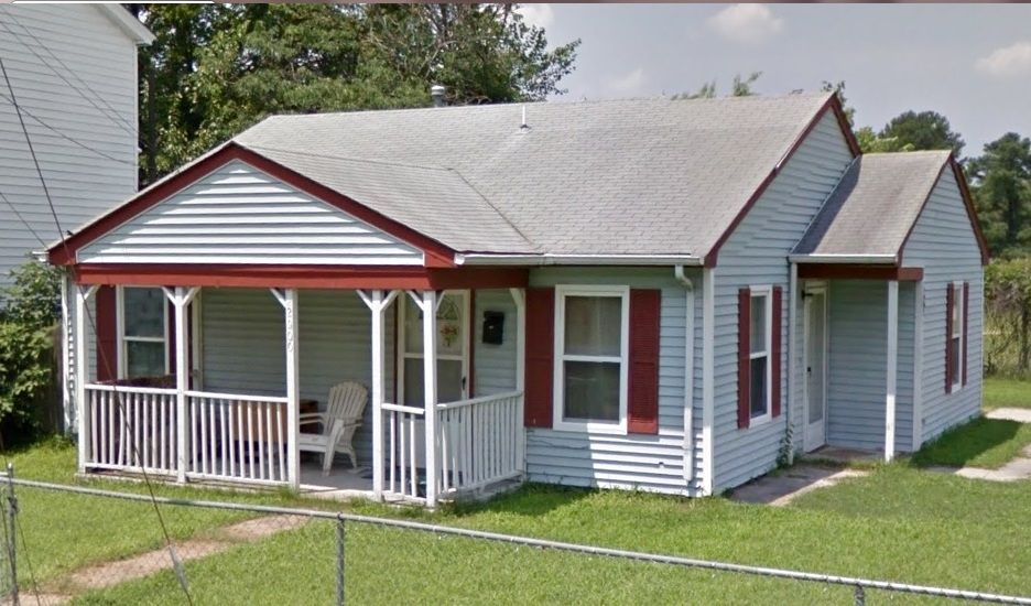 And heres the little JW house that the Lyttles bought. 