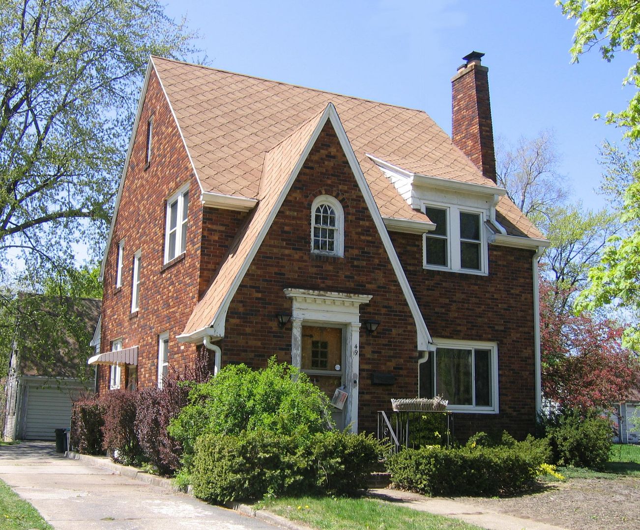 Dale Wolicki found the actual house featured in the Wardway brochure (shown above). 