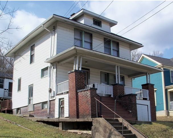 Heres another house for sale in Wheeling. Its a Sears Fullerton. 