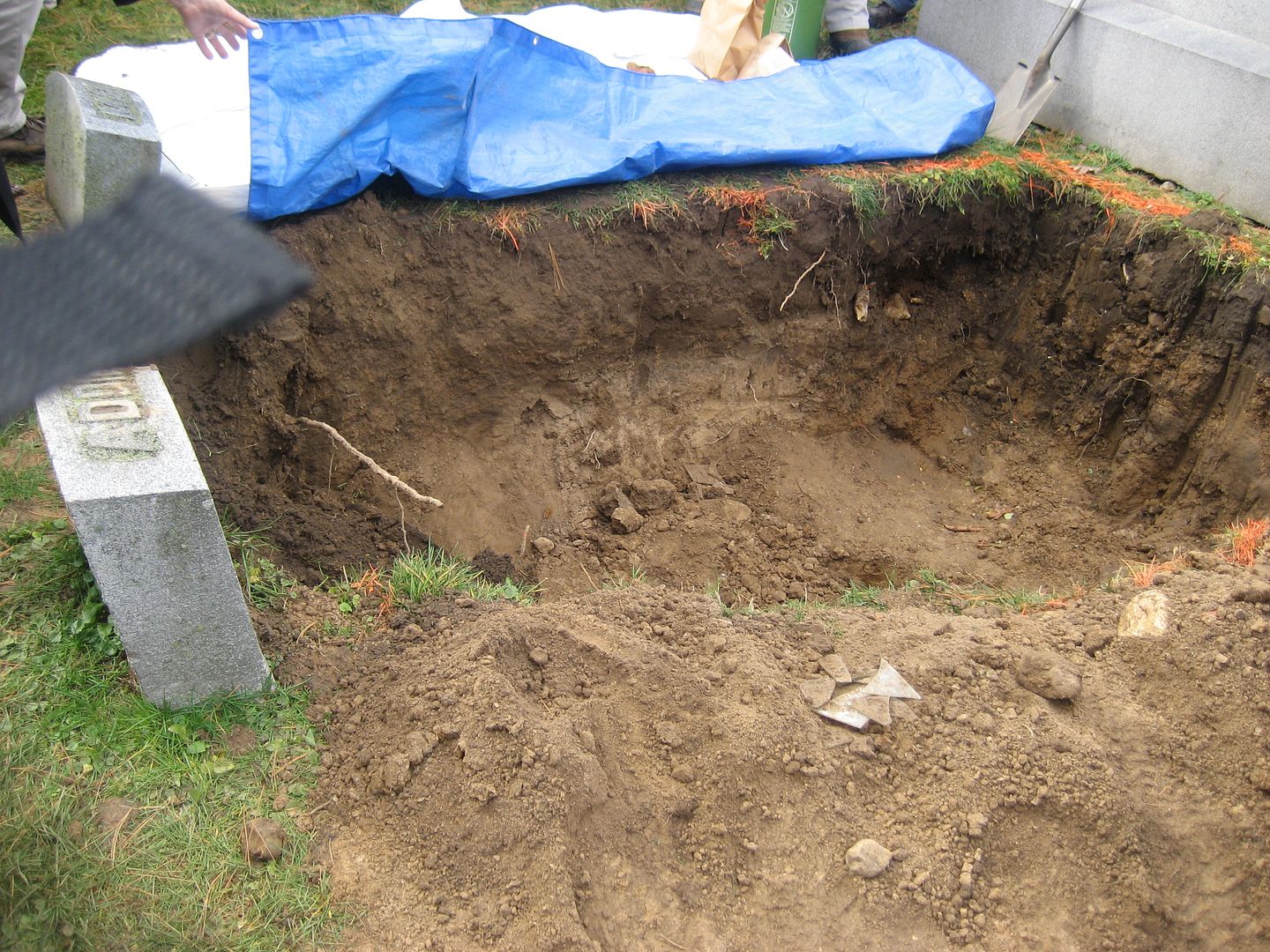 Some of the nasty notes I get from anonymous nuts purport to tell me that this is not a shallow grave.  Given that the frost line is 3-4 feet, and given that the traditional burial depth is 6-8 feet, Id have to say that this picture is worth a whole lot of words. 