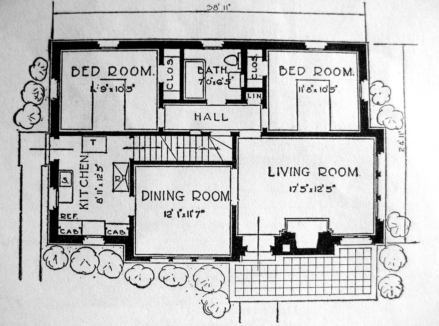 The room layout in the Colchester was identical to the Lewiston. Due to the brick siding, the Colchester was 11 wider and deeper. 