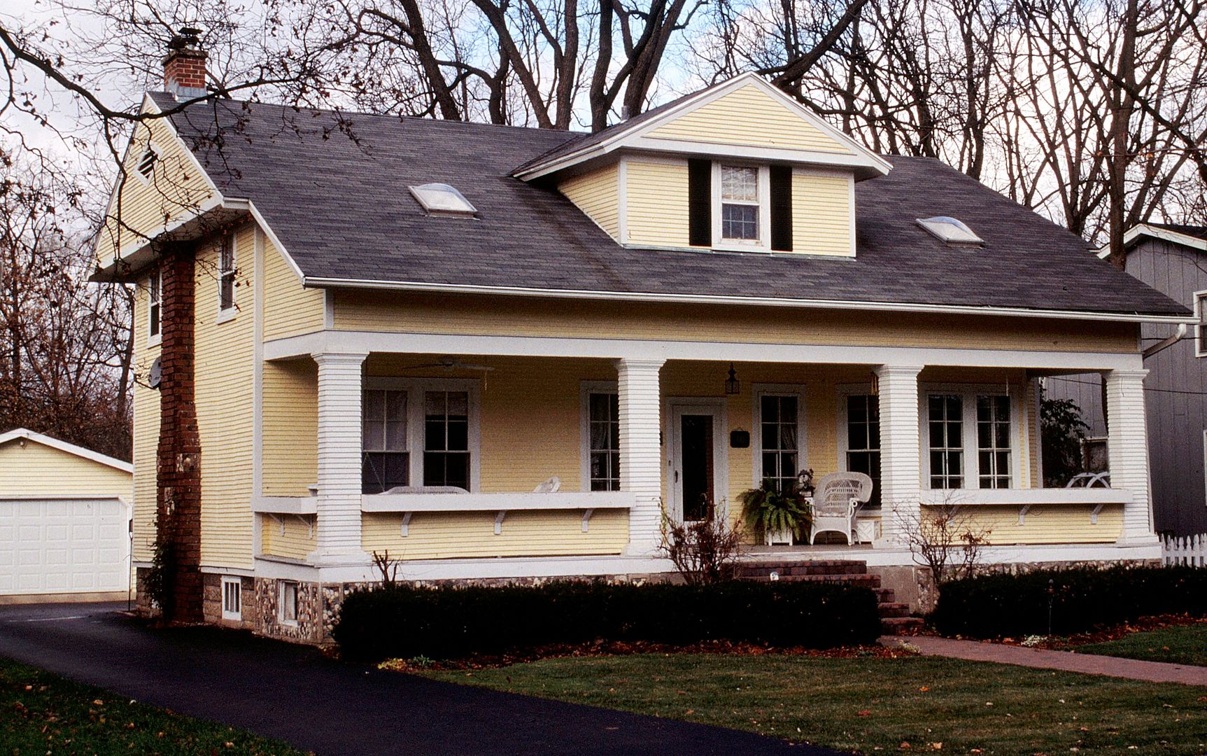 Same house in Crystal Lake (2003). 