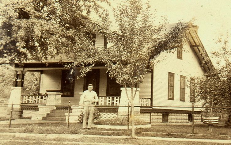 Vintage photo (circa 1920s) of newly completed Sears Vallonia in Illinois