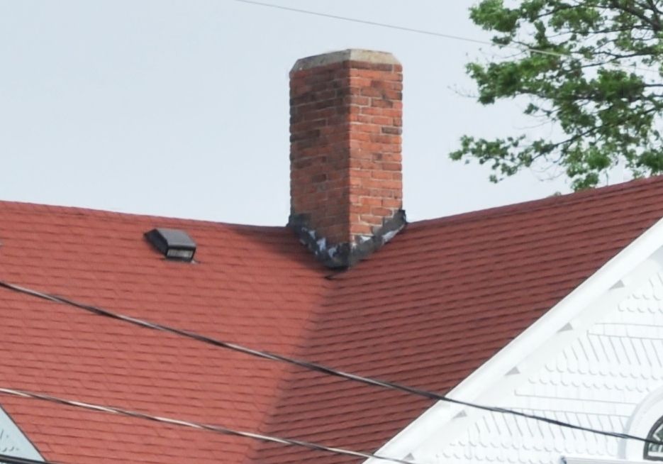 One feature on the Saratoga that you are NOT going to see on any other Sears house is the placement of this chimney. Its at the peak of the pyramidal hip roof. For the novice homebuilder, this a complicated place for a chimney. 