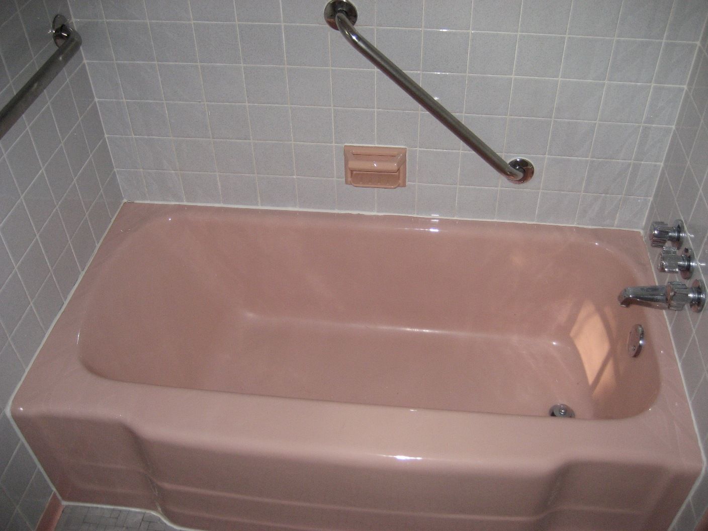 My pink bathtub!