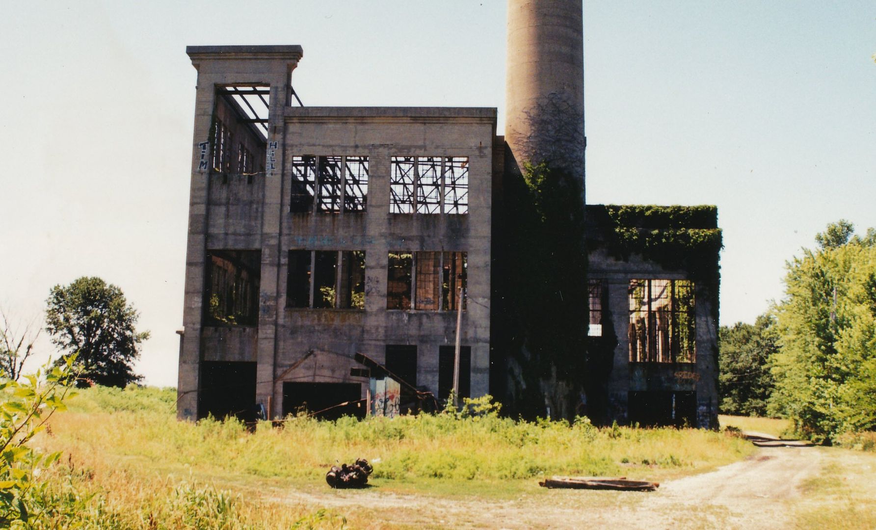 The Schoper Powerhouse, photographed in 2002, about a year before it was torn down. This building also houses offices for the Schoper Mine.
