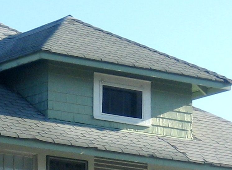 One of the characteristic features of the Fullerton is that broad dormer. 