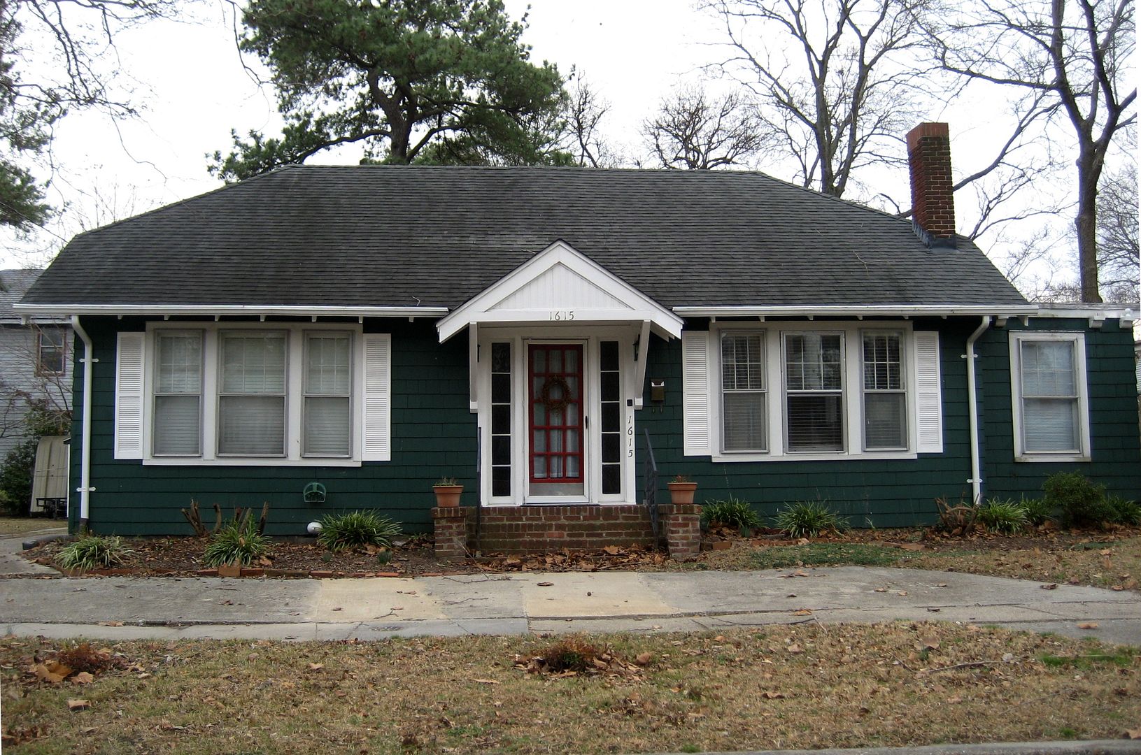 This Aladdin Pasadena is in the 1600-block of LaSalle Avenue in Lafayette-Winona.