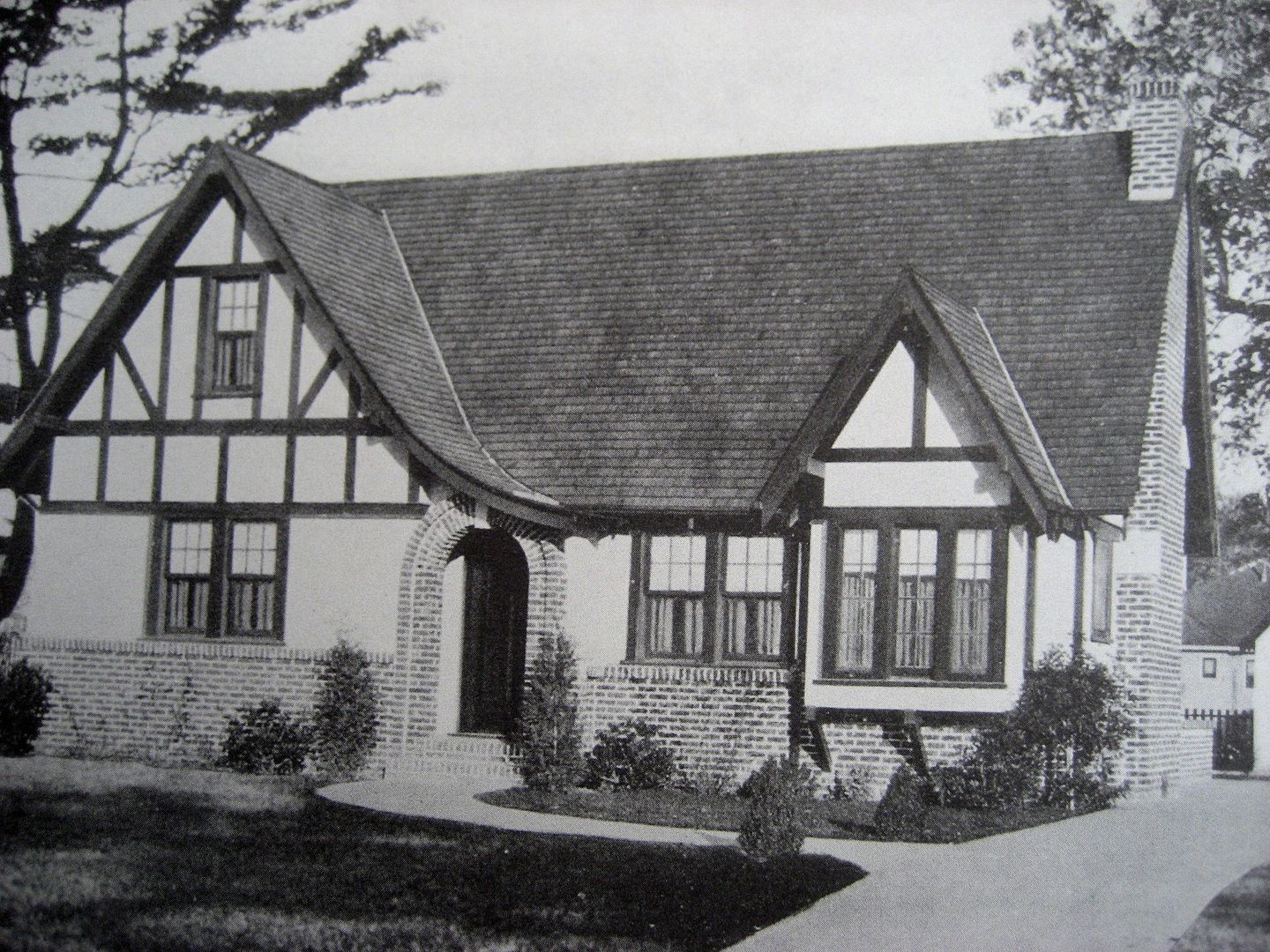 Nice little Tudor from the pages of a Homebuilders Planbook