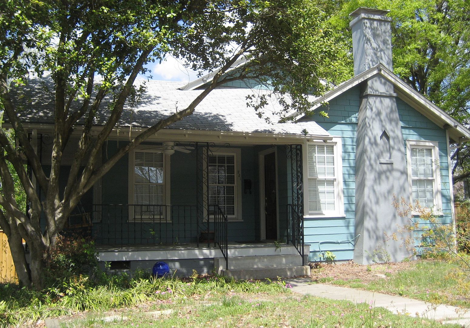 This Avalon is not in perfect condition, and the original windows are long gone.