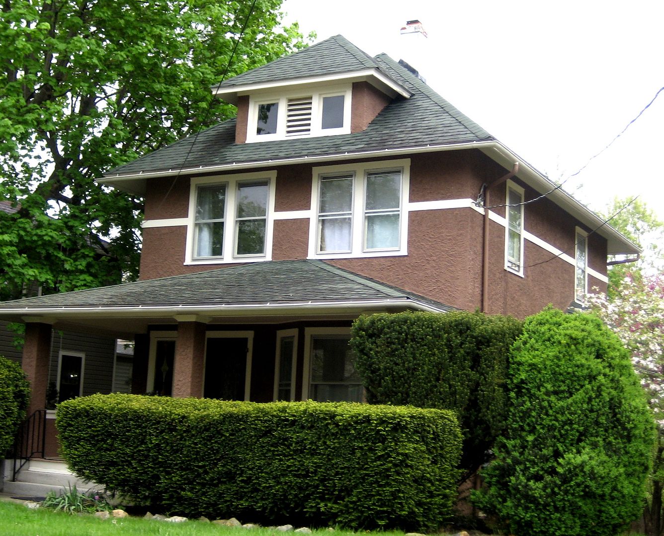 Originally, I snapped this photo just because it seemed like a good idea. Sometimes, something will trigger a memory, and I didnt consciously remember having seen this house, and yet...