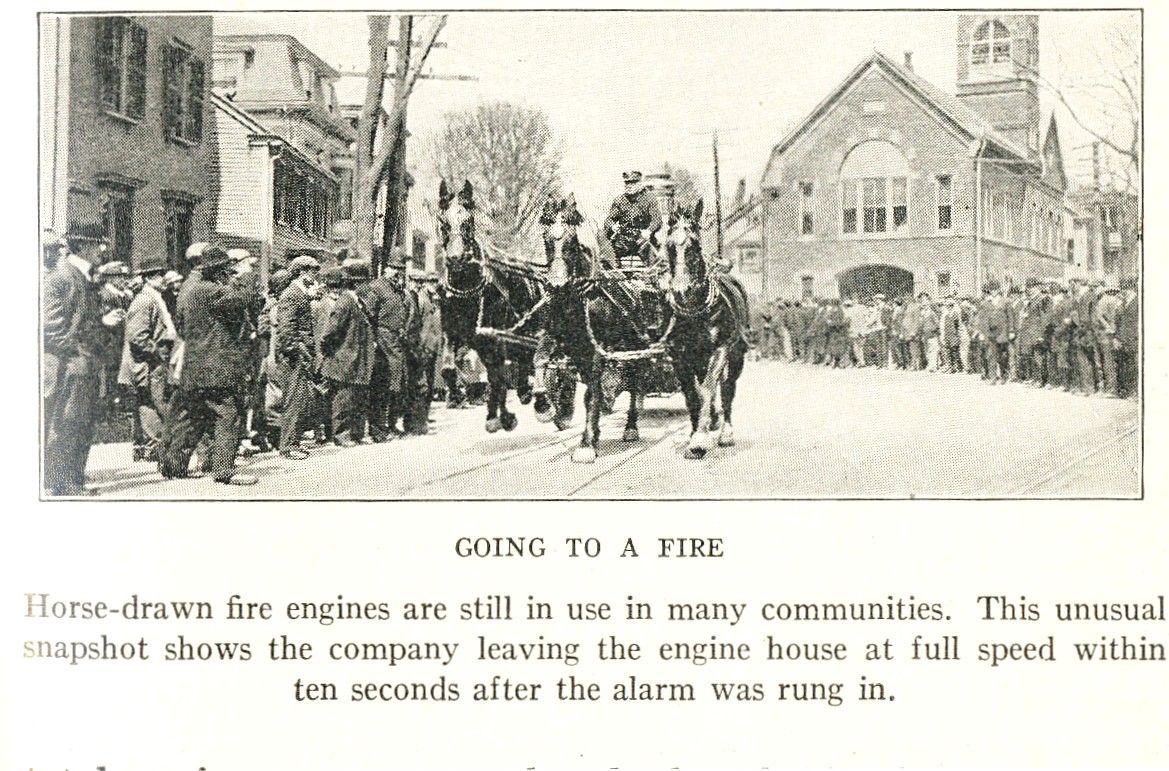 Horsies and firemen rush to a fire. 