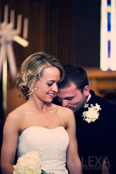 IMAGE: http://img.photobucket.com/albums/v109/angryhampster/2010/WEDDINGS/moran/moran12small.jpg