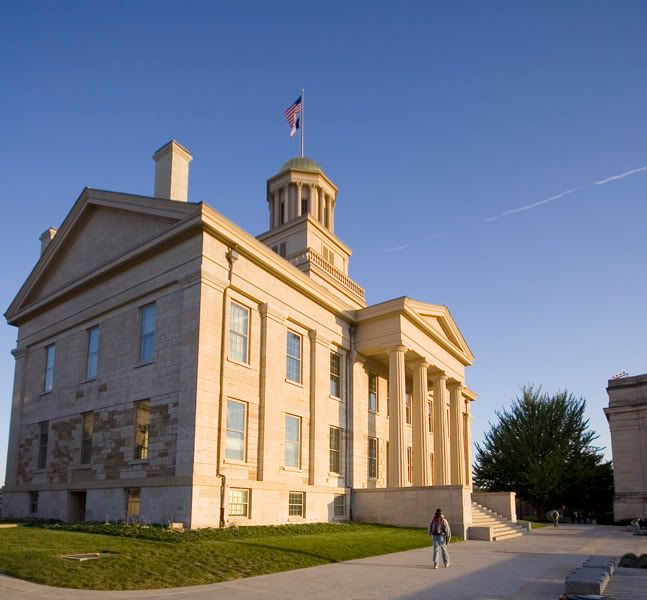 IMAGE: http://img.photobucket.com/albums/v109/angryhampster/artistic/oldcapitol6.jpg