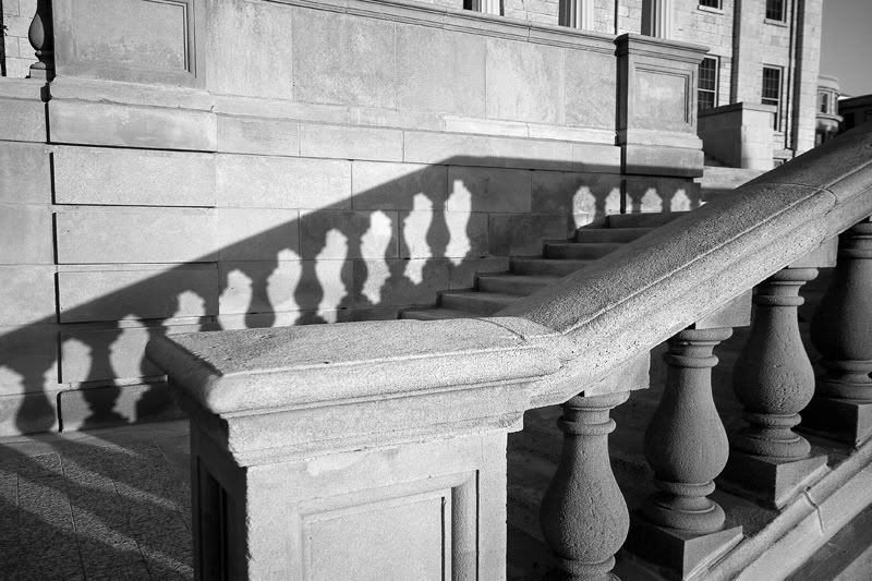 IMAGE: http://img.photobucket.com/albums/v109/angryhampster/artistic/oldcapitolb2.jpg