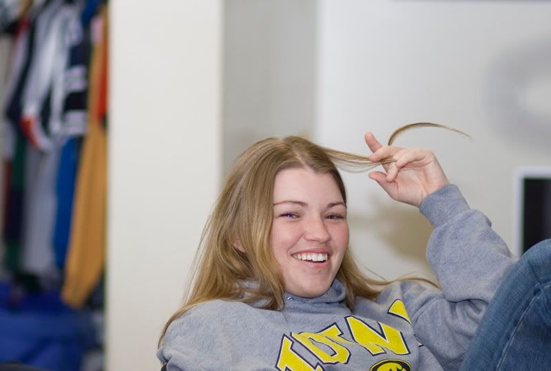 IMAGE: http://img.photobucket.com/albums/v109/angryhampster/artistic/sam.jpg