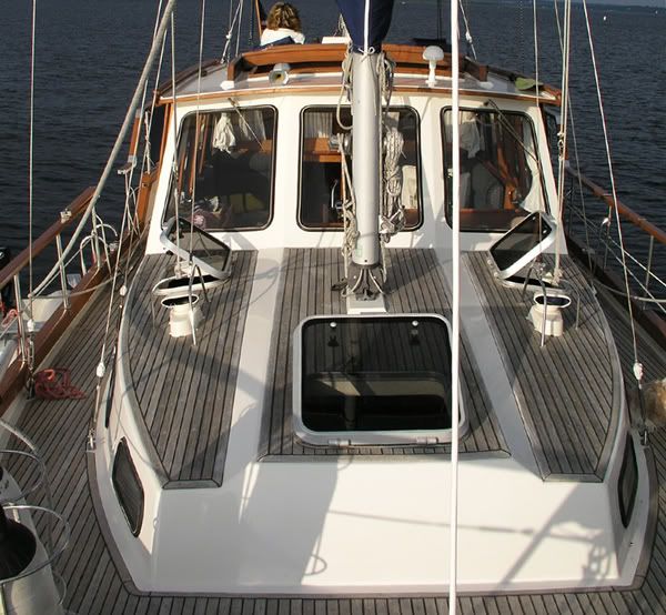 Hatch Position Foredeck or Cabin Top Community