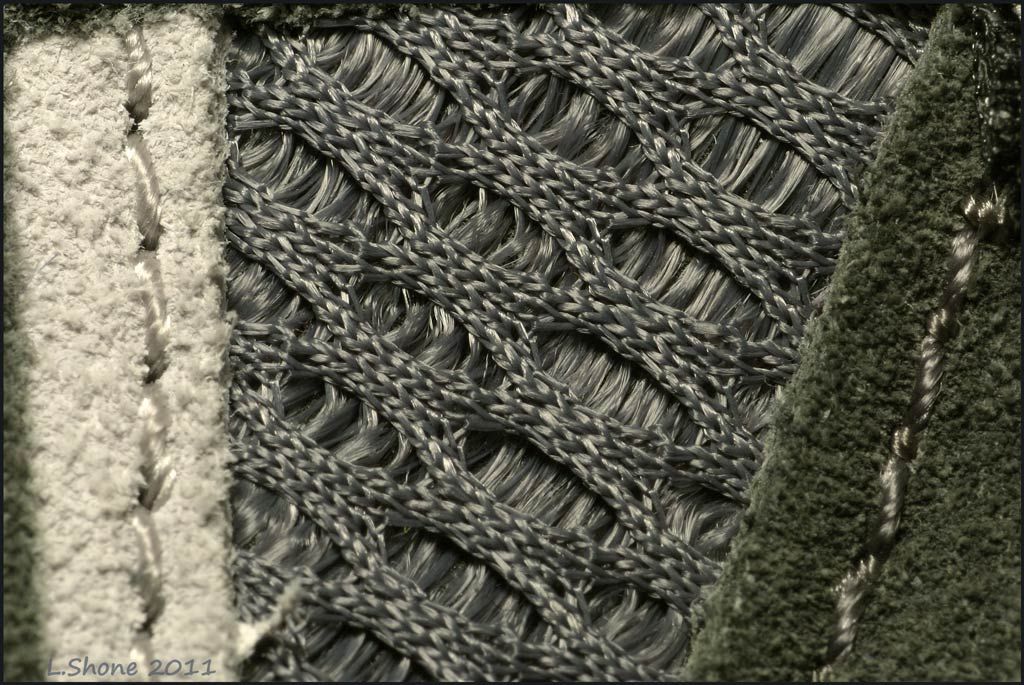 IMAGE: http://img.photobucket.com/albums/v11/Dawnrider/Photographic/Macro%20and%20Close%20up/boot02.jpg