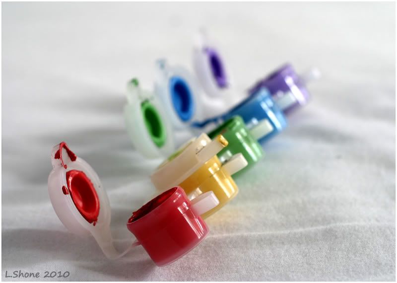 IMAGE: http://img.photobucket.com/albums/v11/Dawnrider/Photographic/paintpots.jpg